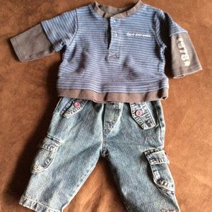 Bundles of 2 Calvin Klein 3-6months pants & shirt